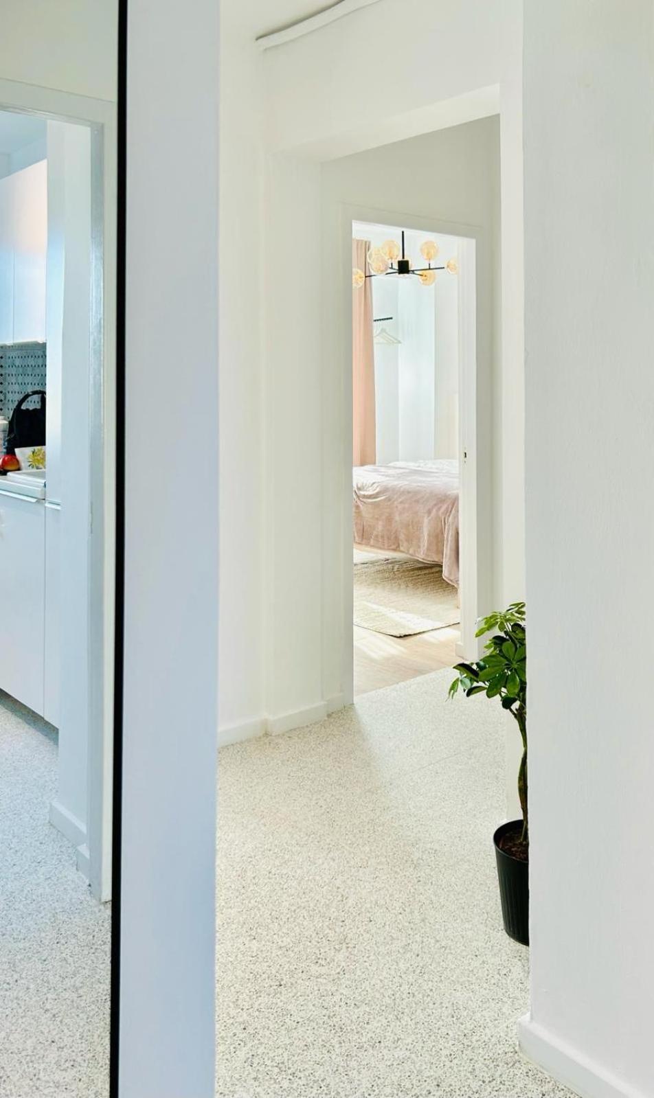 Appartamento Urban Parkside Retreat Cozy 2-Bed Ap By Metro Bucarest Esterno foto
